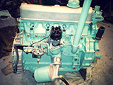 Kompletace motoru Land Rover.